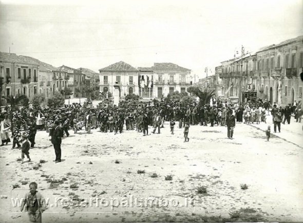 funerale con arrivo in cattedrale.jpg